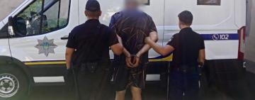 Поліцейські викрили жителя Одеси, який торгував вогнепальною зброєю та бойовими припасами