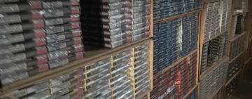 В Одесі суд виніс вирок групі осіб, які торгували контрафактними сигаретами та алкоголем через магазини й телеграм-канали