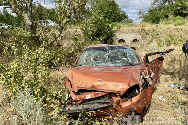 На трасі Одеса-Рені легковик злетів у кювет: у ДТП постраждала 15-річна дівчина