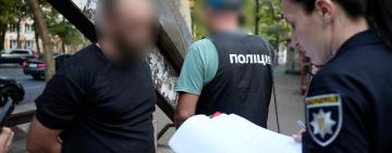 В Одесі затримали посадовця військової частини, який вимагав хабар за поновлення на службі