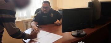 Одеські поліцейські повідомили про підозру майстру, який допустив загоряння нафтового резервуара, що призвело до забруднення повітря 