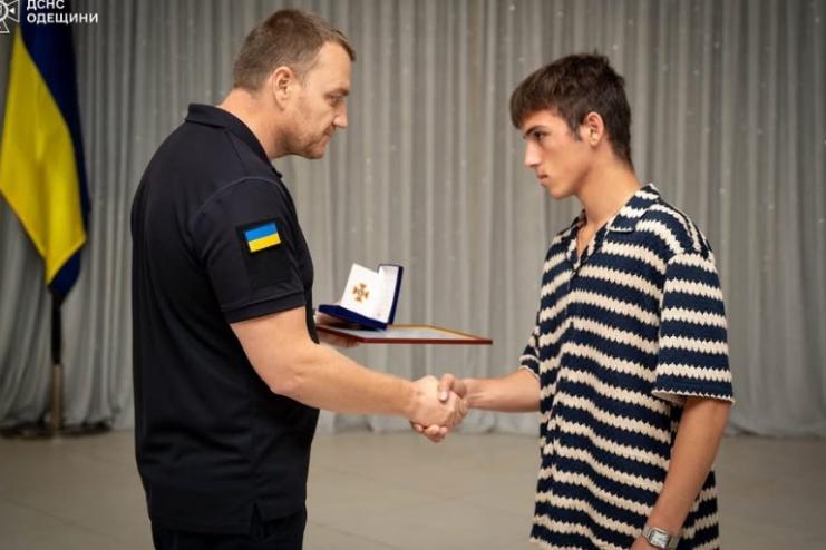 Юний герой з Білгорода-Дністровського отримав нагороду ДСНС України