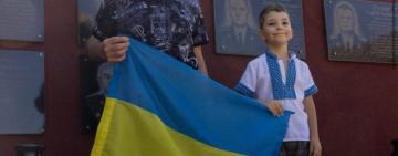 У Білгороді-Дністровському відкрили меморіальну дошку загиблому прикордоннику та вручили ордени «Хрест Героя» 