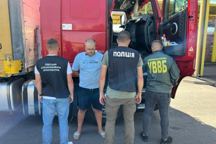 На Одещині викрили спробу вивезення військовозобов’язаного до Молдови у вантажівці з газованими напоями
