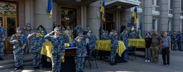 Мешканець Сарати Іван Бондаренко загинув разом із курсантами Військово-морських сил: в Одесі попрощалися з героями