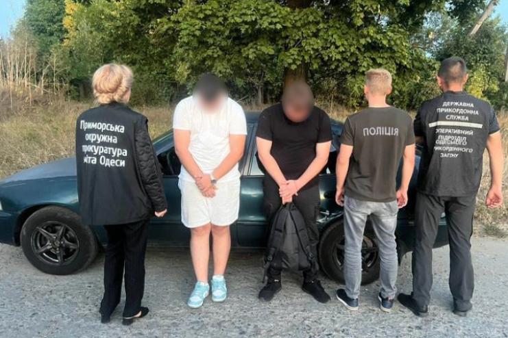 Прикордонники затримали трьох організаторів нелегального «турне» до Молдови за 11 500 доларів США