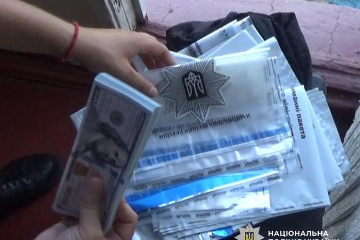 В Одесі викрили іноземця, який за $6 000 обіцяв «вирішити питання» з оформленням посвідки на проживання