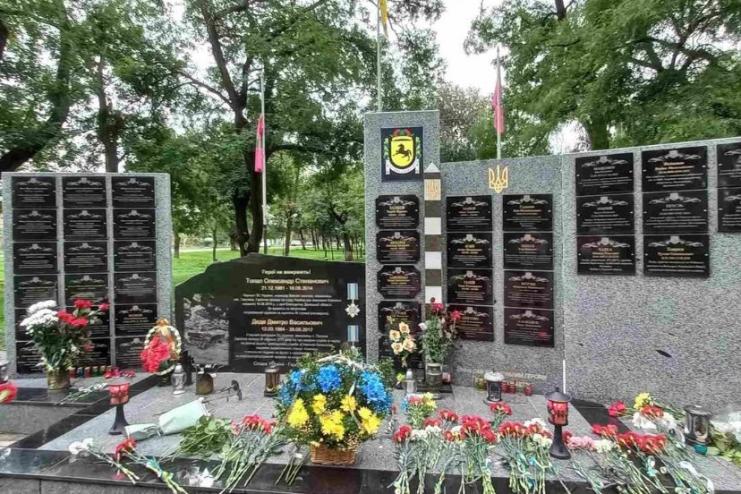 У селищі Бессарабське розпочато реконструкцію меморіалу загиблим воїнам Тарутинської громади