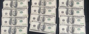 В Одесі троє чоловіків вимагали 20 тисяч доларів у містянина: справу передано до суду