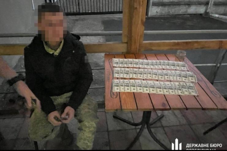 На Одещині ДБР викрило правоохоронця, який переправляв чоловіків до невизнаного Придністров’я