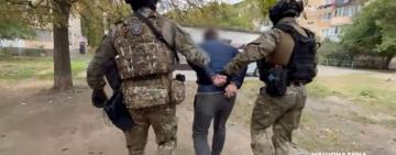 Бив руками, ногами та руків’ям пістолета: одеські поліцейські затримали 26-річного жителя Одеси за підозрою у вбивстві знайомого