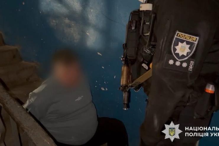 В Одесі поліцейські затримали чоловіка, який спричинив тяжке тілесне ушкодження знайомому