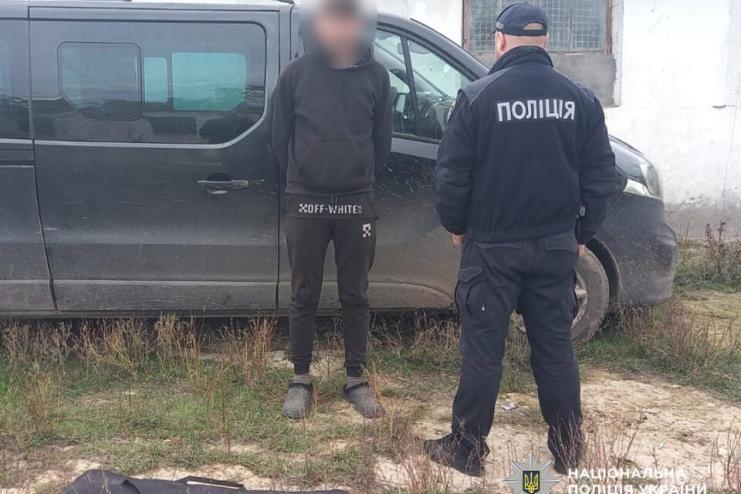 Поліцейські повідомили про підозру в хуліганстві жителю Татарбунар, який з рушниці вистрілив в автівку знайомих