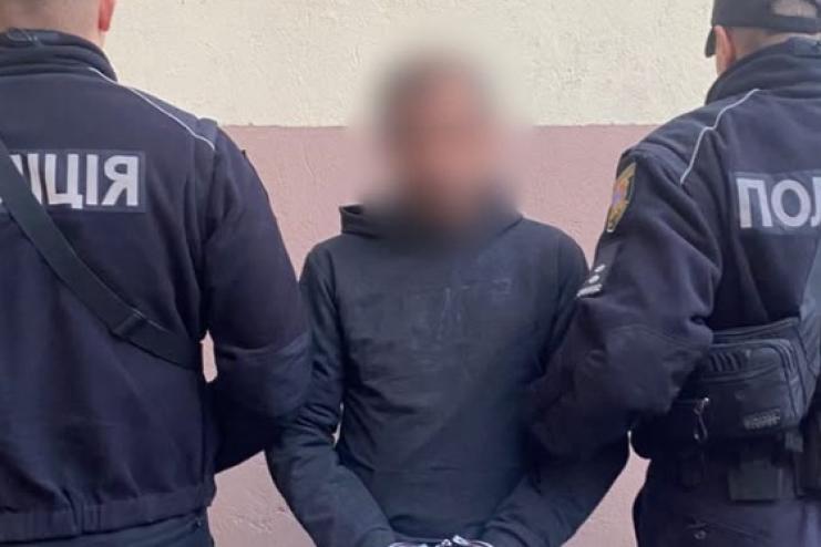 В Одесі поліцейські викрили двох зловмисників, які пограбували перехожих