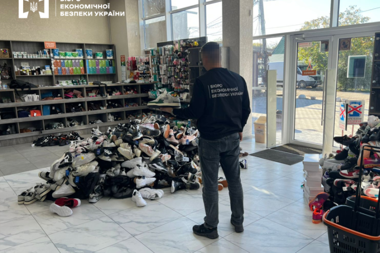 На Одещині викрили масштабну схему продажу підробленого брендового одягу