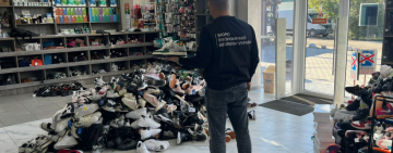 На Одещині викрили масштабну схему продажу підробленого брендового одягу