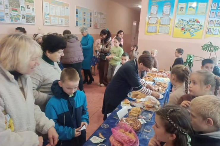 Виноградівський ліцей Тарутинської громади передав 10 000 грн на допомогу ЗСУ