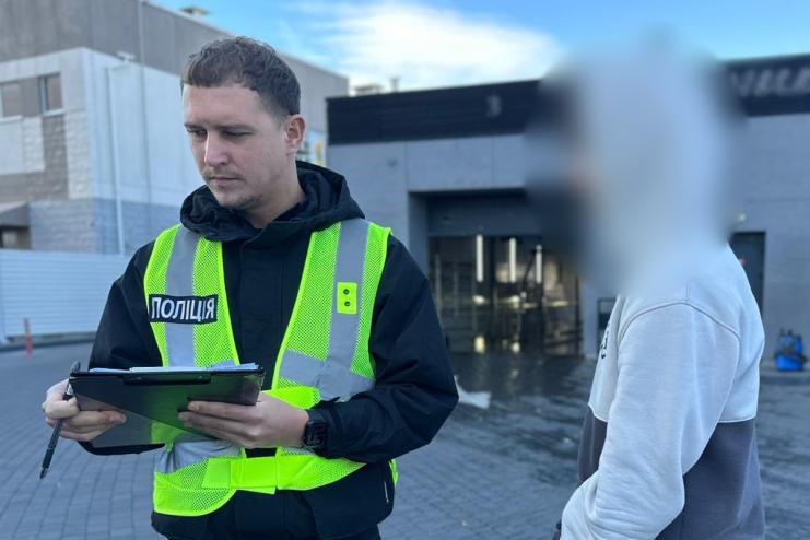 В Одесі 19-річний юнак за наказом “куратора” з месенджера підпалив Tesla — обіцяну винагороду так і не отримав