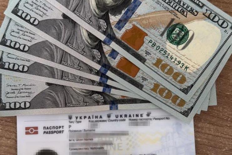 $500 — «на шоколадку»: на кордоні з Молдовою викрили двох хабародавців