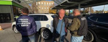 В Одесі чоловіка затримали за «допомогу» в уникненні мобілізації: обіцяв працевлаштування позаштатним співробітником СБУ
