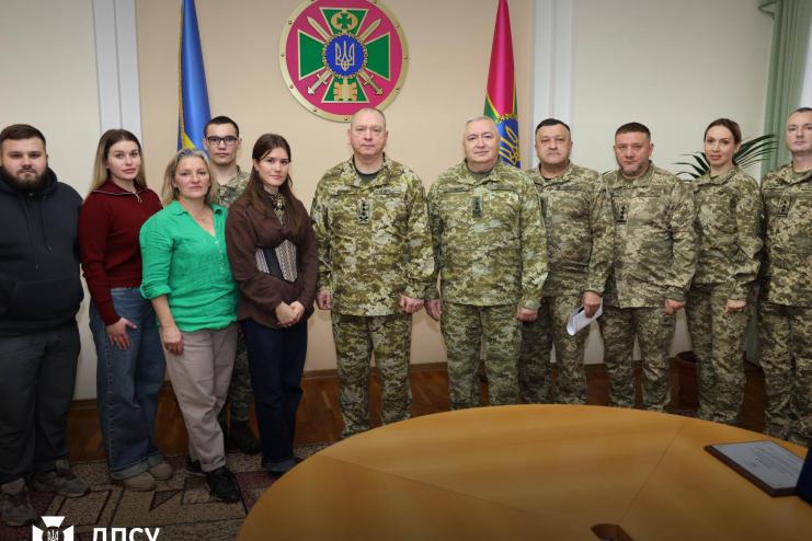 «Зміїний вдома»: родини звільнених із полону прикордонників зустрілися з Головою Держприкордонслужби