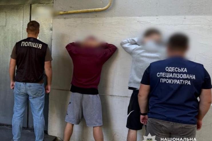 7,5 тисяч доларів за фейковий маршрут до Польщі: в Одесі за шахрайство судитимуть двох 19-річних хлопців