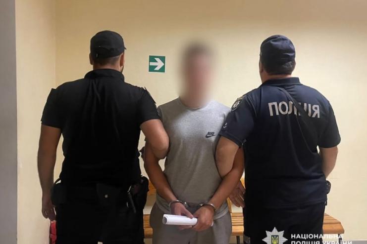 Одеські поліцейські відправили на лаву підсудних 19-річного хлопця, який вимагав неіснуючий борг з незнайомця