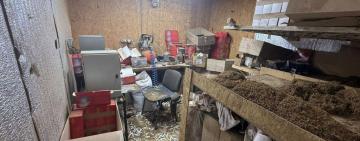 В Одесі викрили «гаражну фабрику» сигарет: організатор постане перед судом