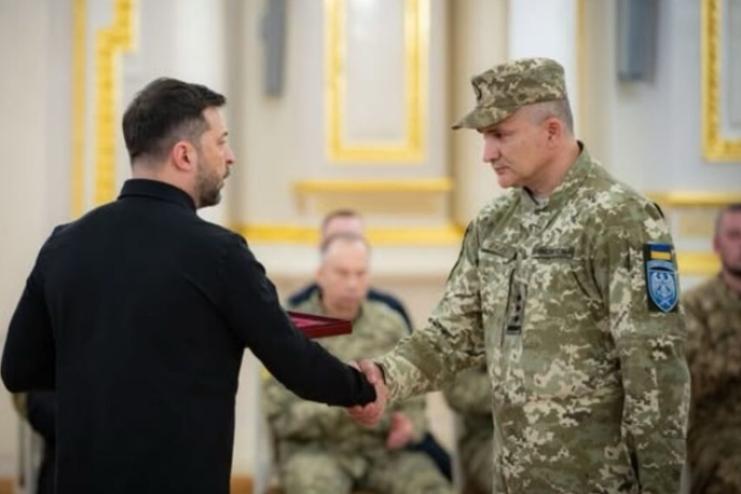 Президент вручив «Золоту Зірку» бойовому льотчику, який звільняв Зміїний, Київщину, Харківщину та Херсонщину