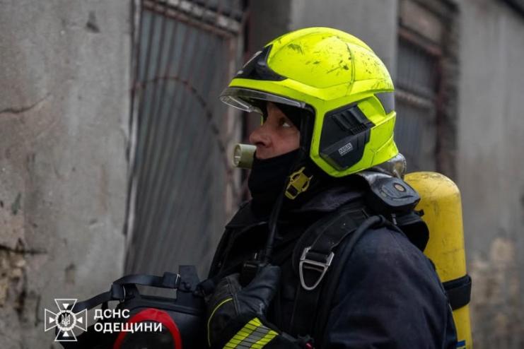 У Балті загорівся приватний будинок: рятувальники виявили тіло власника