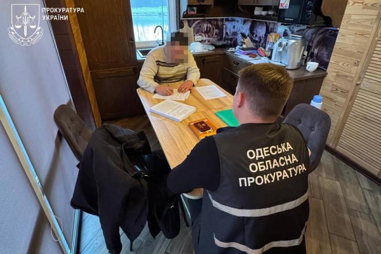 Контрабанда лісу на кордоні з Молдовою: прокуратура повідомила про підозру трьом учасникам схеми, серед них — депутат