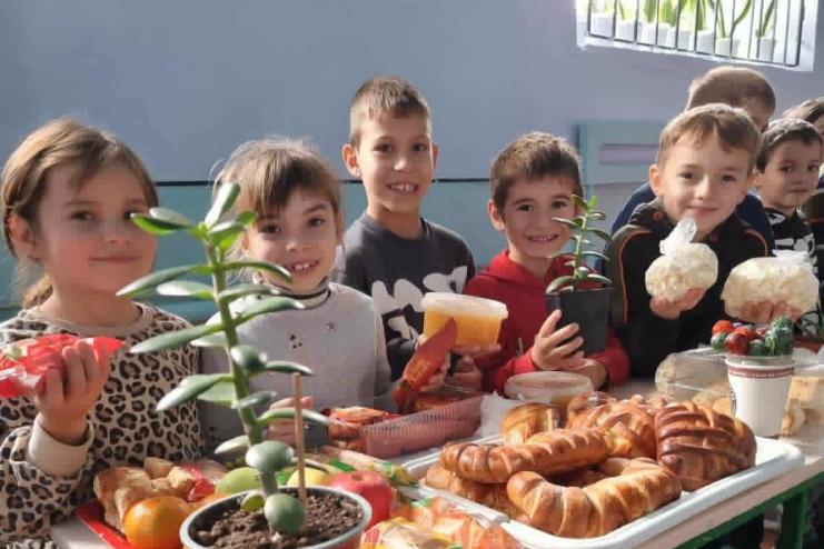 У ПРИКОРДОННІЙ ГІМНАЗІЇ ТАРУТИНСЬКОЇ ГРОМАДИ ЗІБРАЛИ 9 000 ГРН НА ДОПОМОГУ ЗАХИСНИКАМ