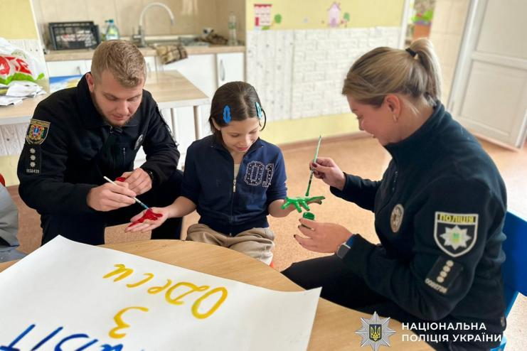 Добро, що долає кілометри: ювенальні поліцейські Одещини та діти двох областей створили міст дружби й підтримки