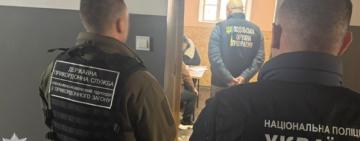 На Одещині викрили ділка, який зі слідчого ізолятора переправляв чоловіків за кордон, – Нацполіція