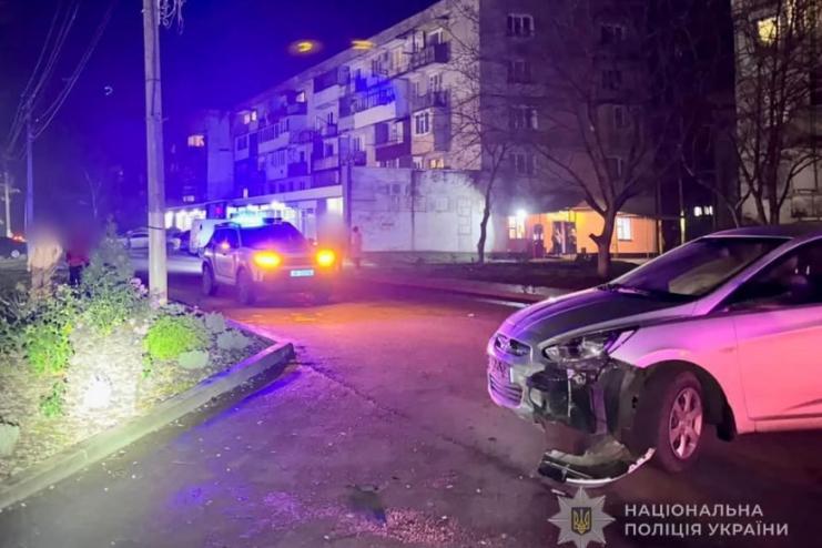 Поліцейські розслідують обставини ДТП у Березівському районі, внаслідок якої травмовано водія мотоцикла