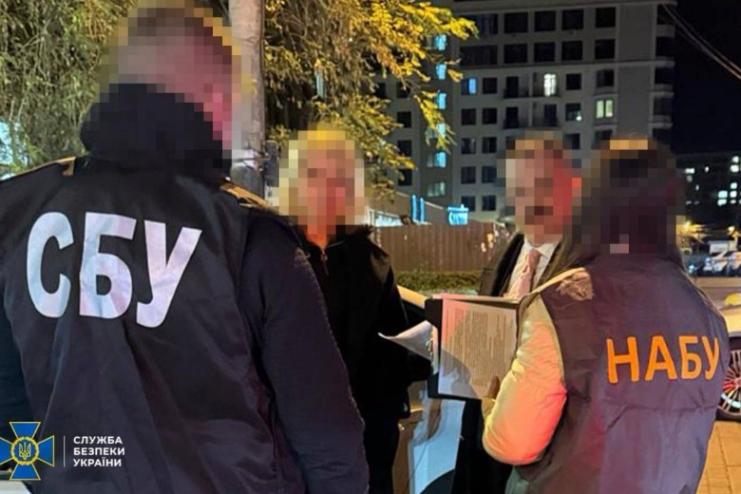 СБУ та НАБУ викрили суддю та адвокатку з Одеси, які за хабарі ухвалювали «потрібні» рішення в судах