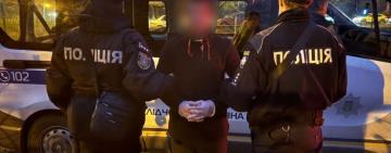 Одеські поліцейські оперативно затримали двох зловмисників, які пограбували громадян
