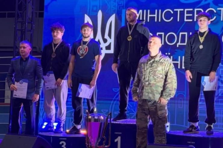 Гордість Бессарабії: Василь Михайлов здобуває золото на Кубку України з боротьби