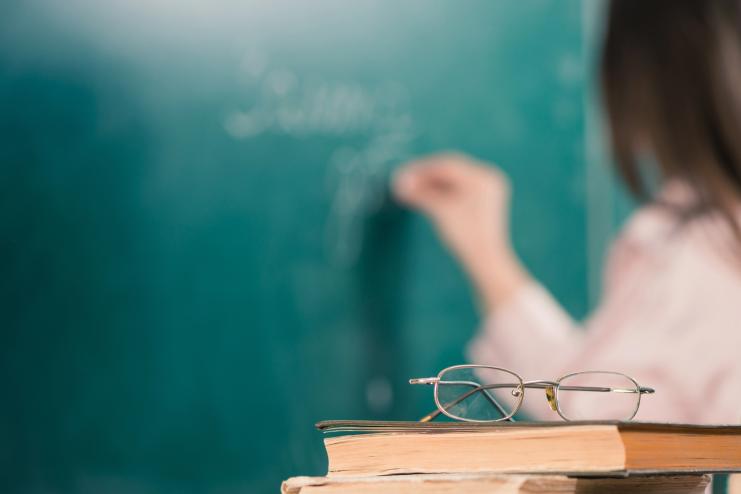 У 2026 році зарплати освітян зростуть у два етапи: що передбачає проєкт державного бюджету