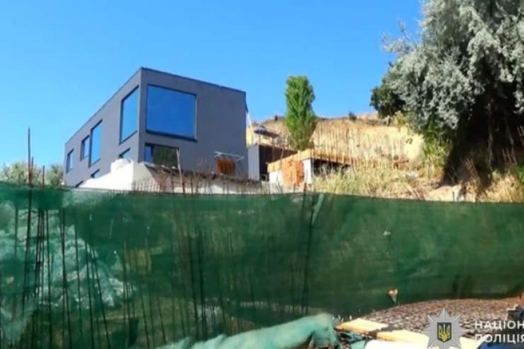 Будинок на чужій землі: мешканцю Одещини загрожує покарання за самовільне будівництво біля моря