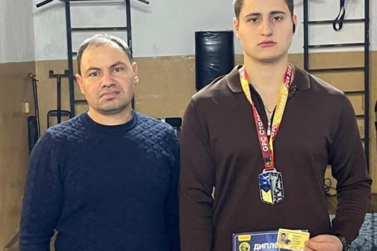 Артем Комаров здобув звання майстра спорту на турнірі з пауерліфтингу «Сталеве серце»