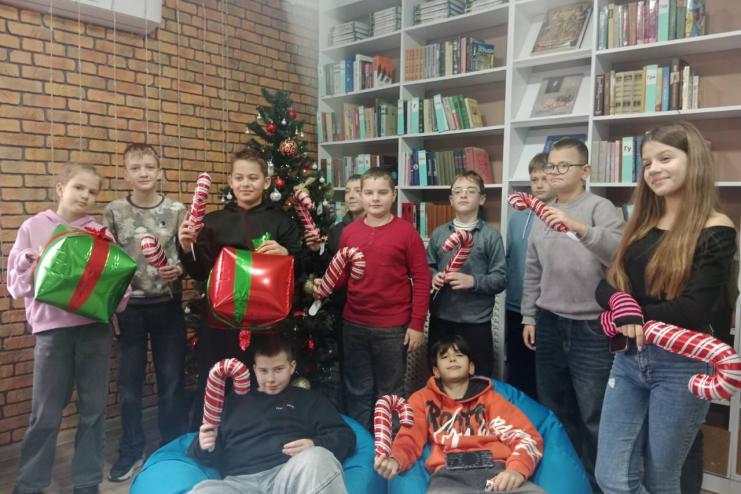 Арцизька міська публічна бібліотека подарувала дітям справжнє передноворічне диво: легенди, творчість і кіно до Дня Святого Миколая