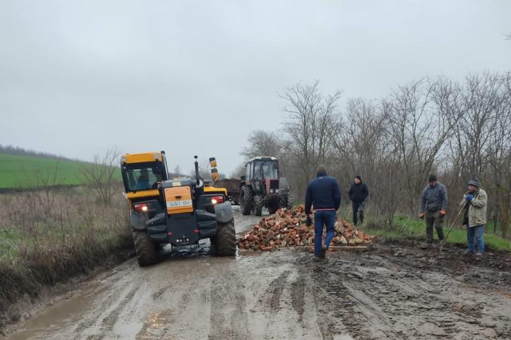 Буджацька громада без доріг, а депутати облради та ВР проїжджають повз уже 5 років