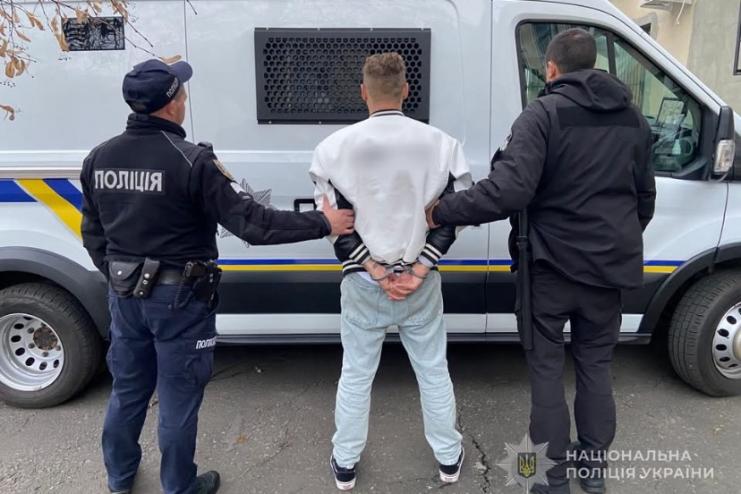 Поліцейські затримали двох жителів Одеси за оборудки з наркотиками та психотропами