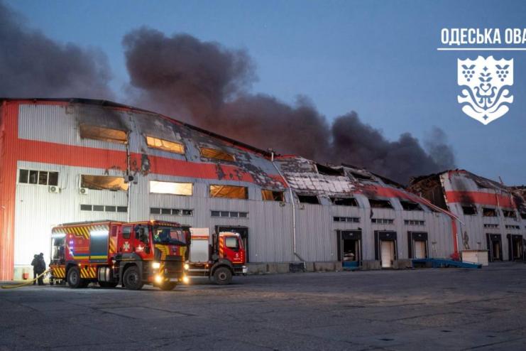 Російські військові знищили склад з побутовою технікою на Одещині