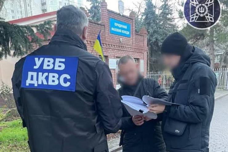 Колишнього інспектора Одеського СІЗО підозрюють у постачанні наркотиків до слідчого ізолятора