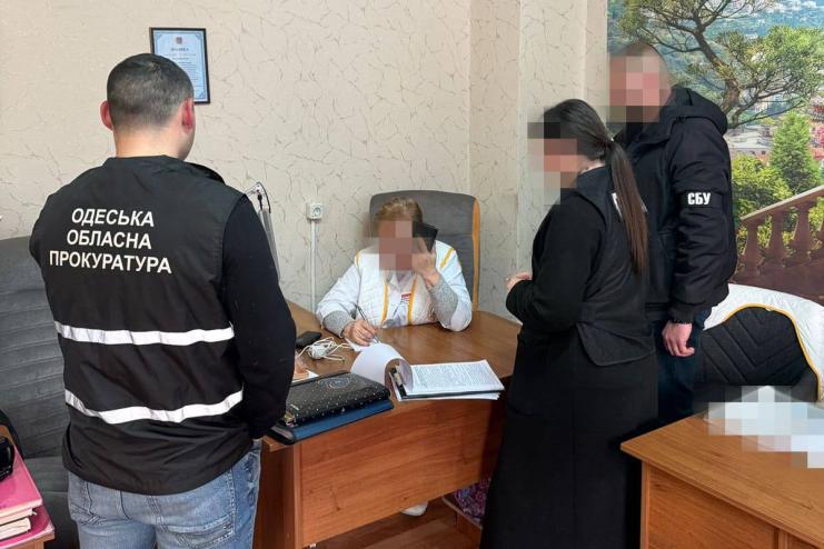 На Одещині прокуратура повідомила про підозру голові земельної комісії міськради: за 9 500 доларів «допомагала» з орендою землі