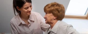 Із 1 січня 2026 року зарплати соціальних працівників зростуть майже у 2,5 раза