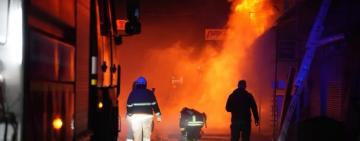 Вогнеборці ліквідували масштабну пожежу на ринку в Одеському районі