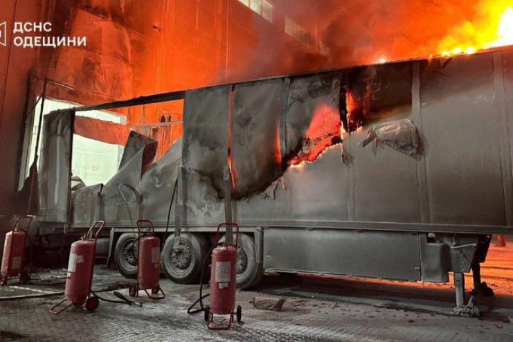 Уламки ворожого дрона пошкодили термінал «Нової пошти» на Одещині